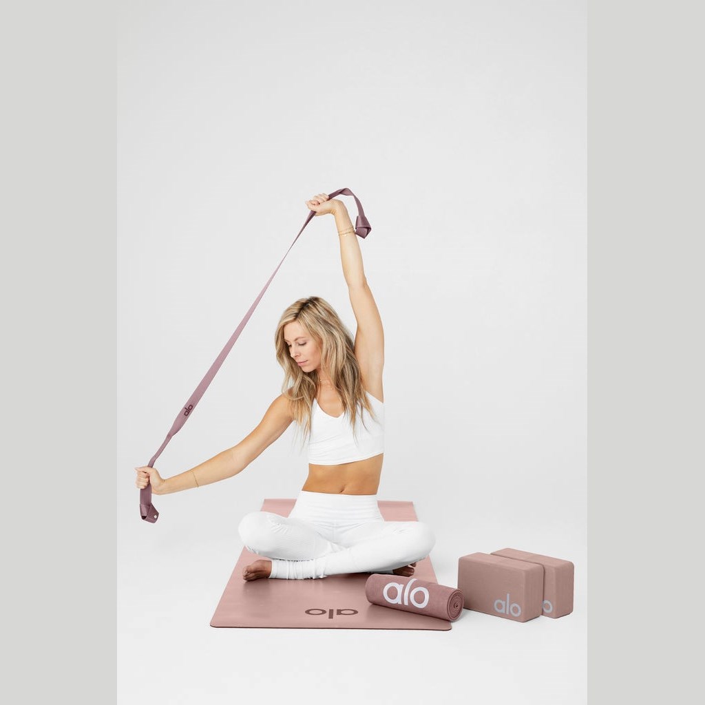 Alo Yoga + Essential Set